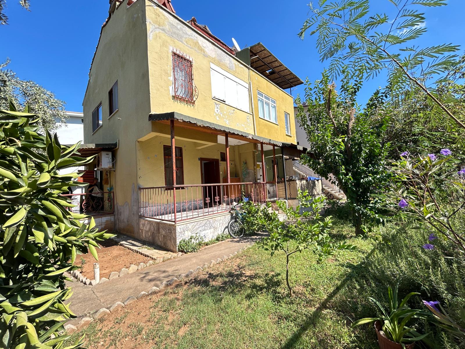 MARMARİS ARMUTALANDA KÖŞE KONUM BAHÇELİ SATILIK 3+1 TRİBLEKS VİLLA